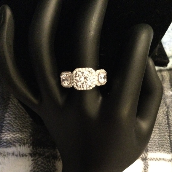 🔥🔥💍 3 Diamond Halo Ring 💍🔥🔥 - Picture 4 of 4